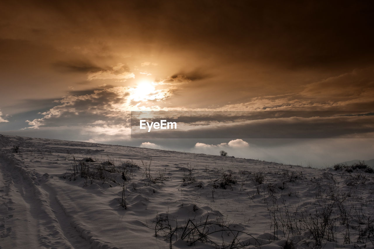 SCENIC VIEW OF SNOW COVERED LAND AGAINST SKY