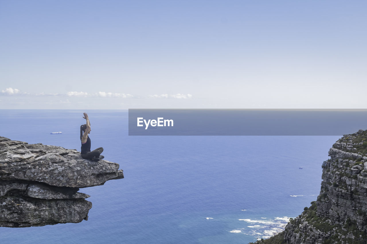 On the edge of a ledge on table mountain. kasteelpoort.