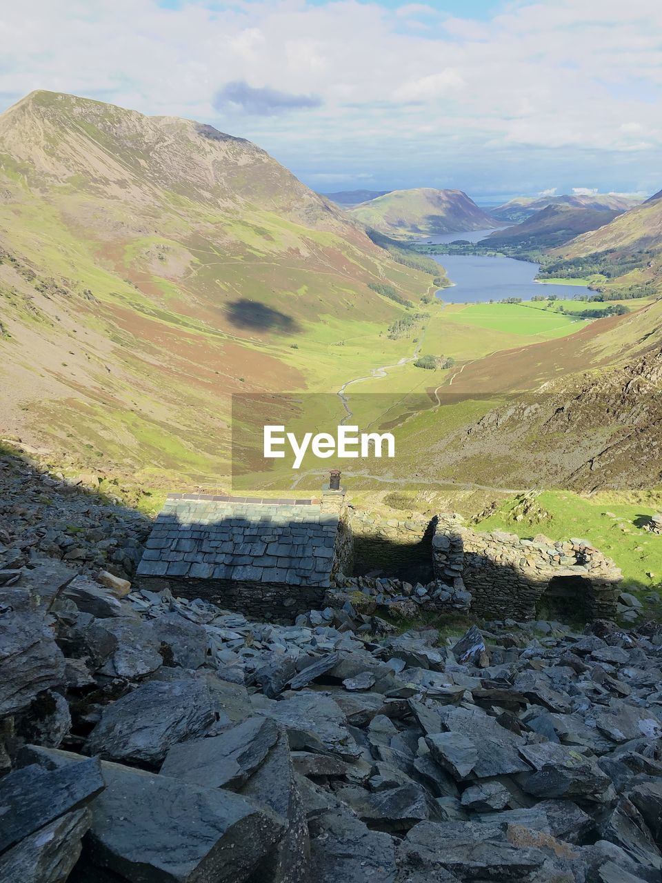 SCENIC VIEW OF LANDSCAPE AND MOUNTAINS AGAINST SKY