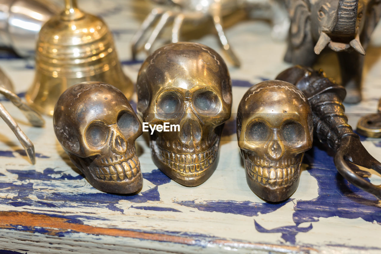 Three little golden metal skull- dark and deadly decoration.