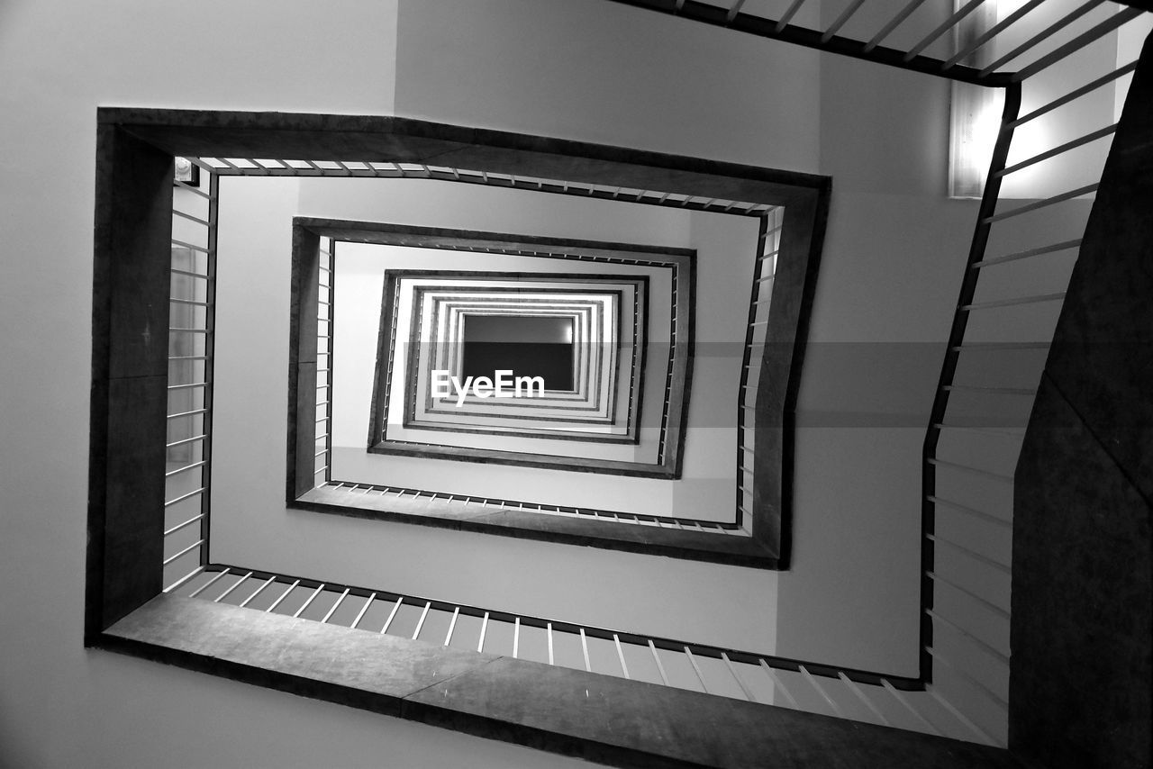 staircase, steps and staircases, architecture, spiral, black, railing, indoors, spiral staircase, white, built structure, monochrome, black and white, no people, pattern, monochrome photography, light, shape, house, wall - building feature, geometric shape, frame, picture frame, diminishing perspective