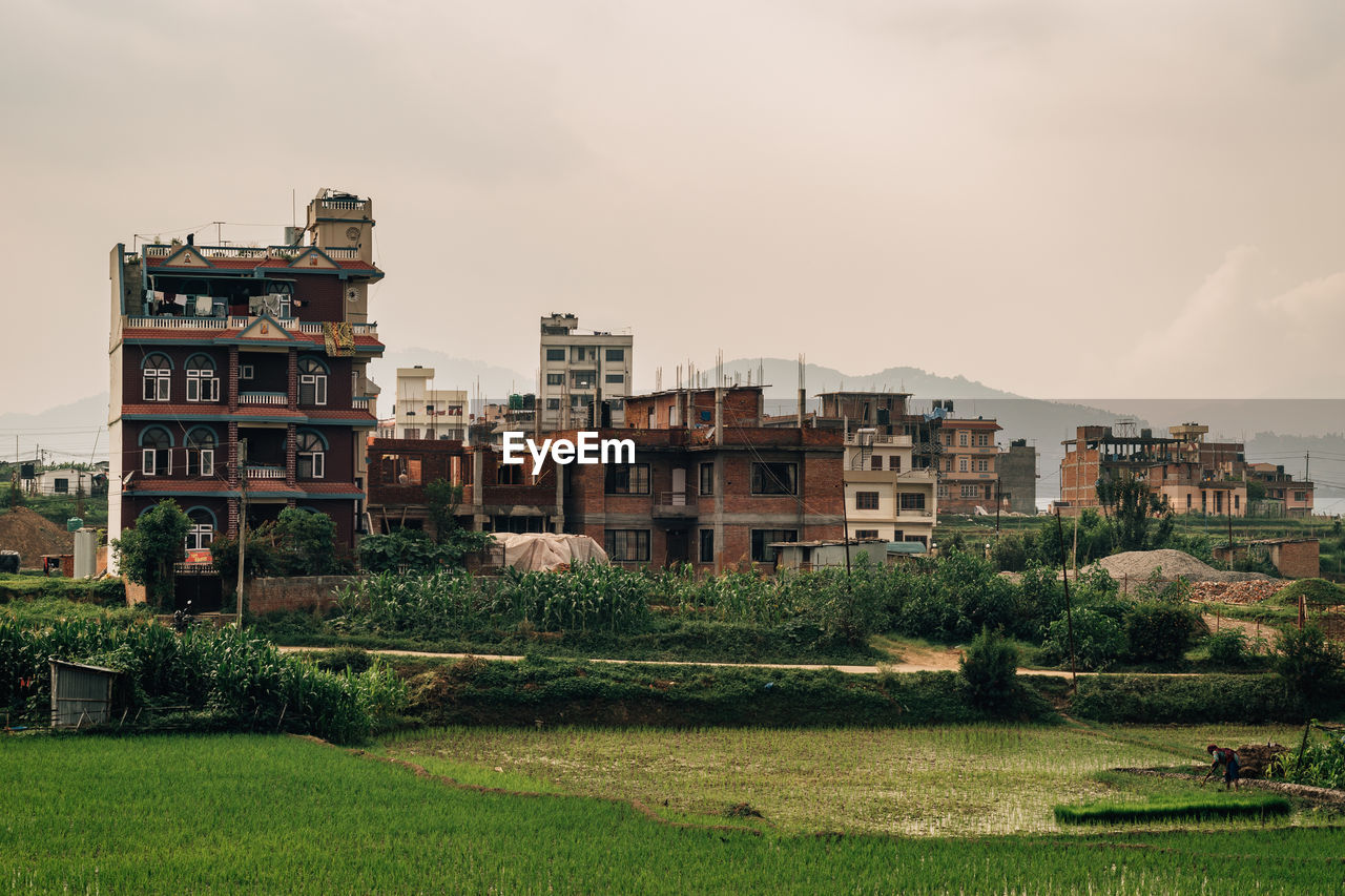 VIEW OF BUILDINGS AGAINST SKY