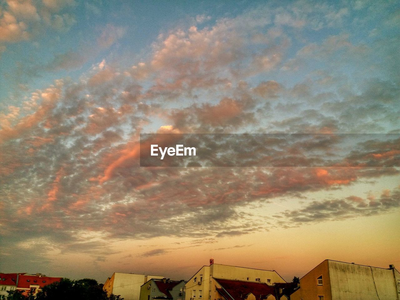 LOW ANGLE VIEW OF DRAMATIC SKY