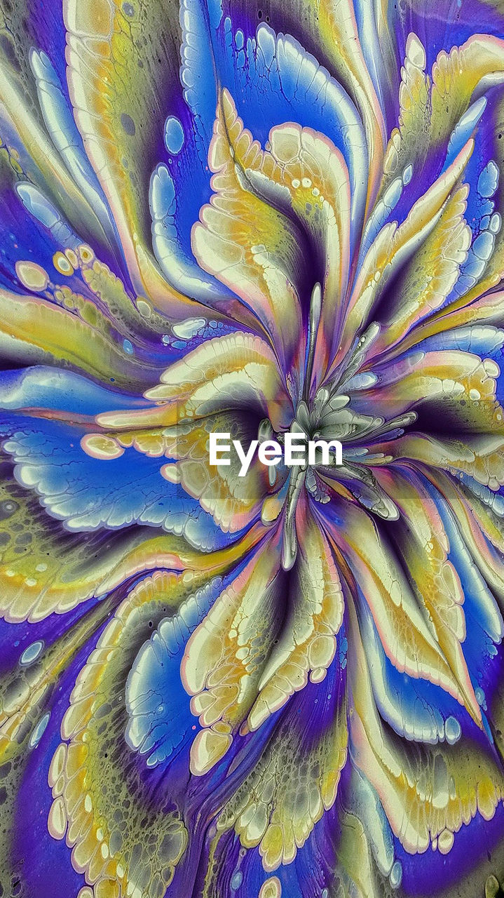 FULL FRAME SHOT OF ABSTRACT PATTERN ON BLUE FLOWER