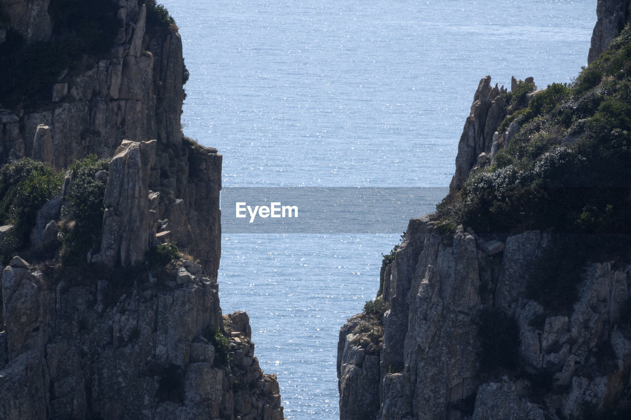 ROCK FORMATIONS BY SEA AGAINST SKY