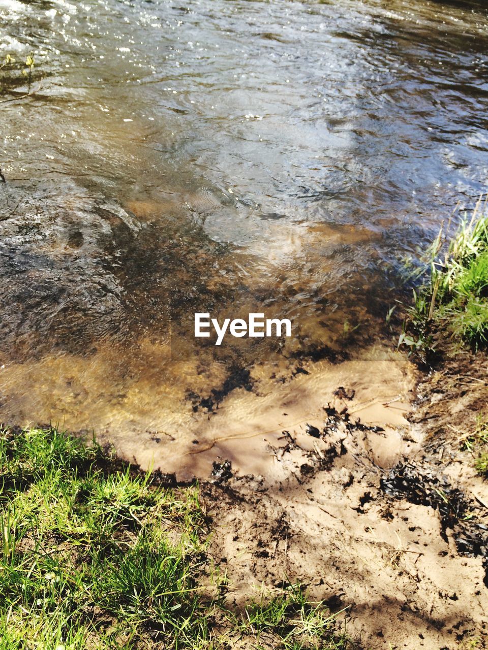 HIGH ANGLE VIEW OF SHORE