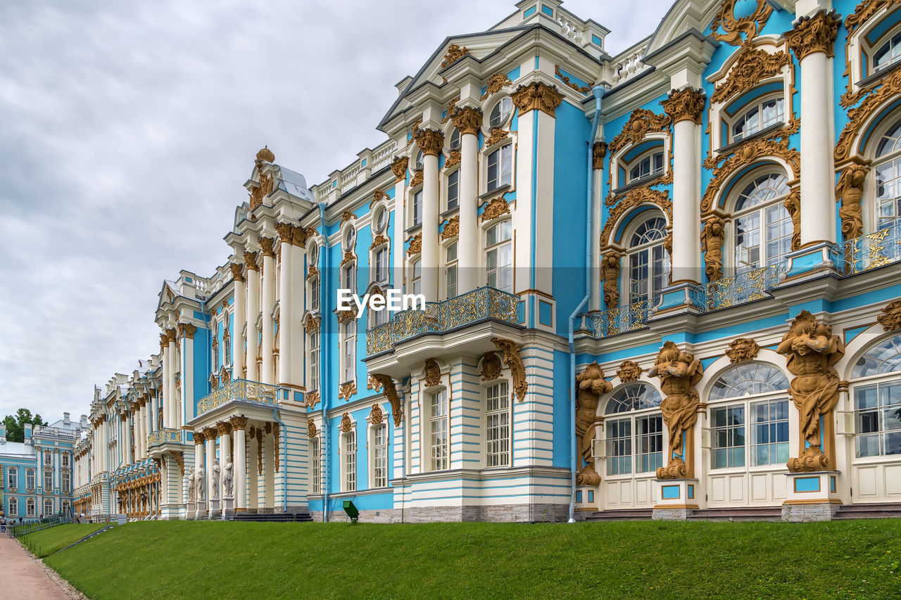 Catherine palace is a rococo palace located in the town of tsarskoye selo, russia