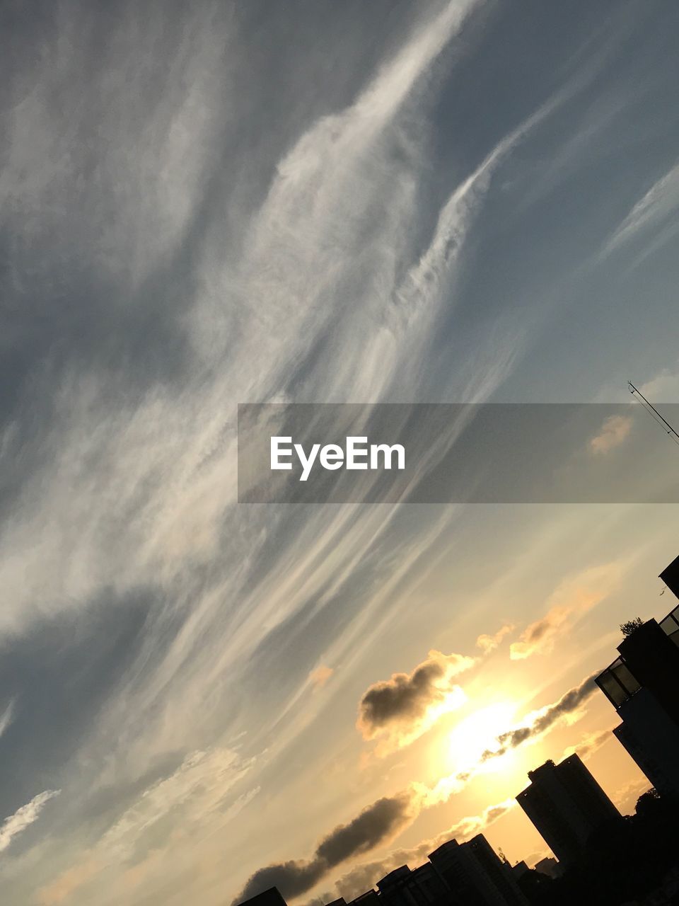 LOW ANGLE VIEW OF SILHOUETTE BUILDING AGAINST SUNSET SKY