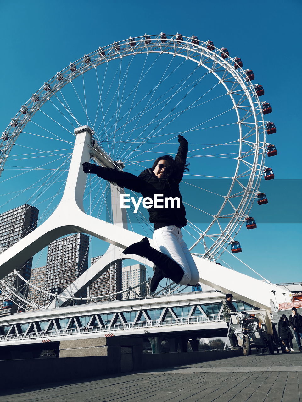 LOW ANGLE VIEW OF FERRIS WHEEL AT AMUSEMENT PARK