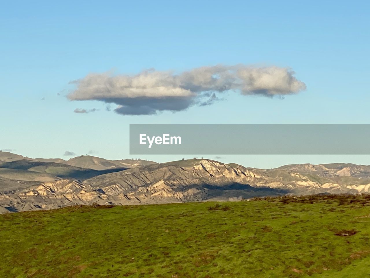 SCENIC VIEW OF LANDSCAPE AND MOUNTAINS AGAINST SKY