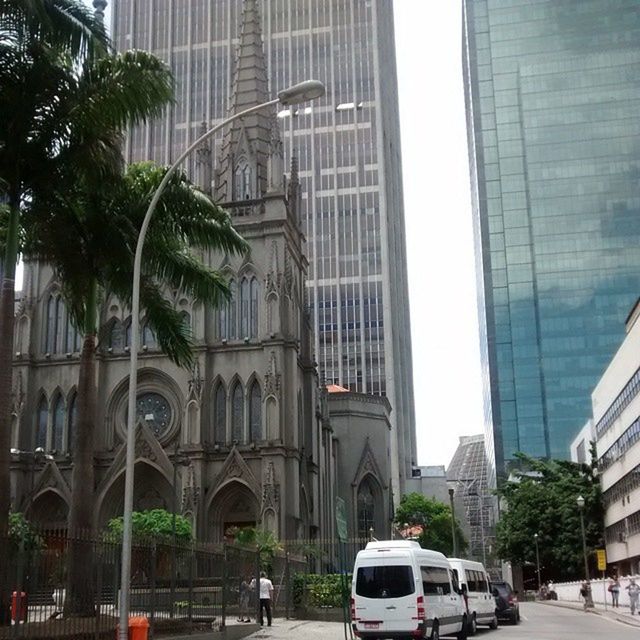 VIEW OF MODERN BUILDINGS IN CITY