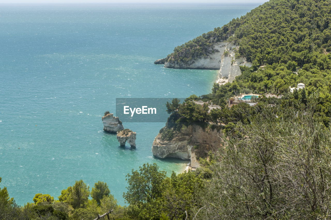 Baia delle zagare in mattinata with arch rock