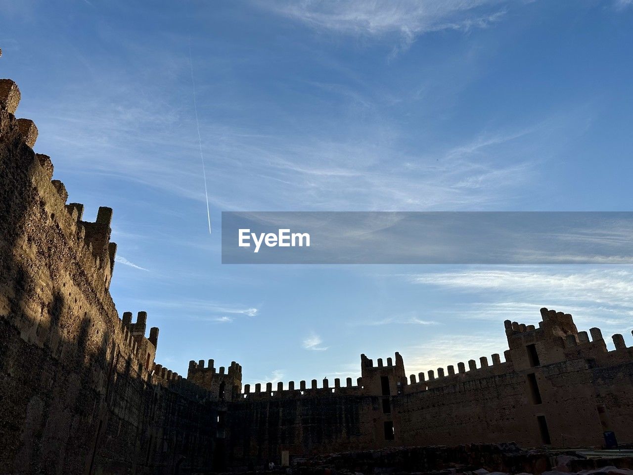 architecture, sky, history, built structure, the past, building exterior, travel destinations, castle, cloud, building, nature, ancient, travel, fort, landmark, city, old, tourism, wall, no people, fortified wall, outdoors, blue, surrounding wall, evening, low angle view, mansion, dusk, reflection