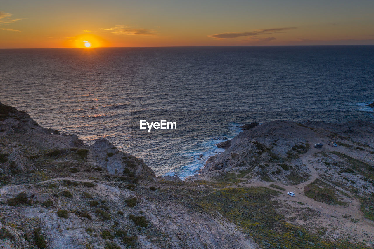 SCENIC VIEW OF SEA AGAINST SUNSET SKY