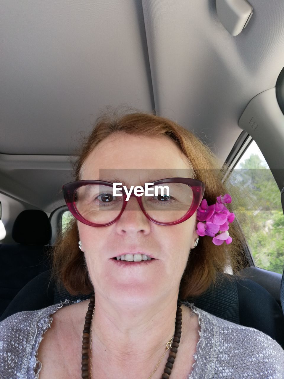 PORTRAIT OF WOMAN WITH EYEGLASSES