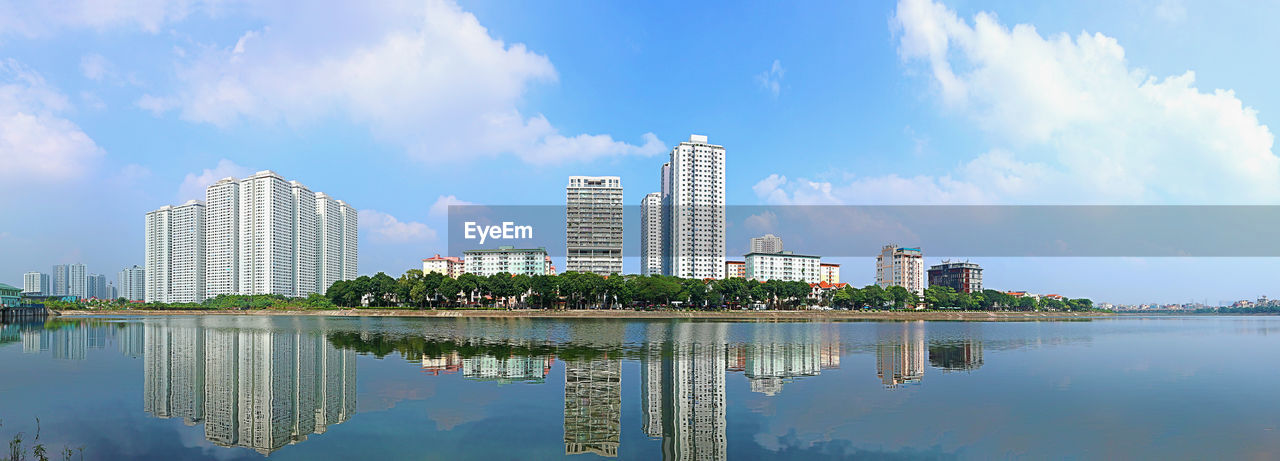 PANORAMIC VIEW OF CITY AGAINST CLOUDY SKY