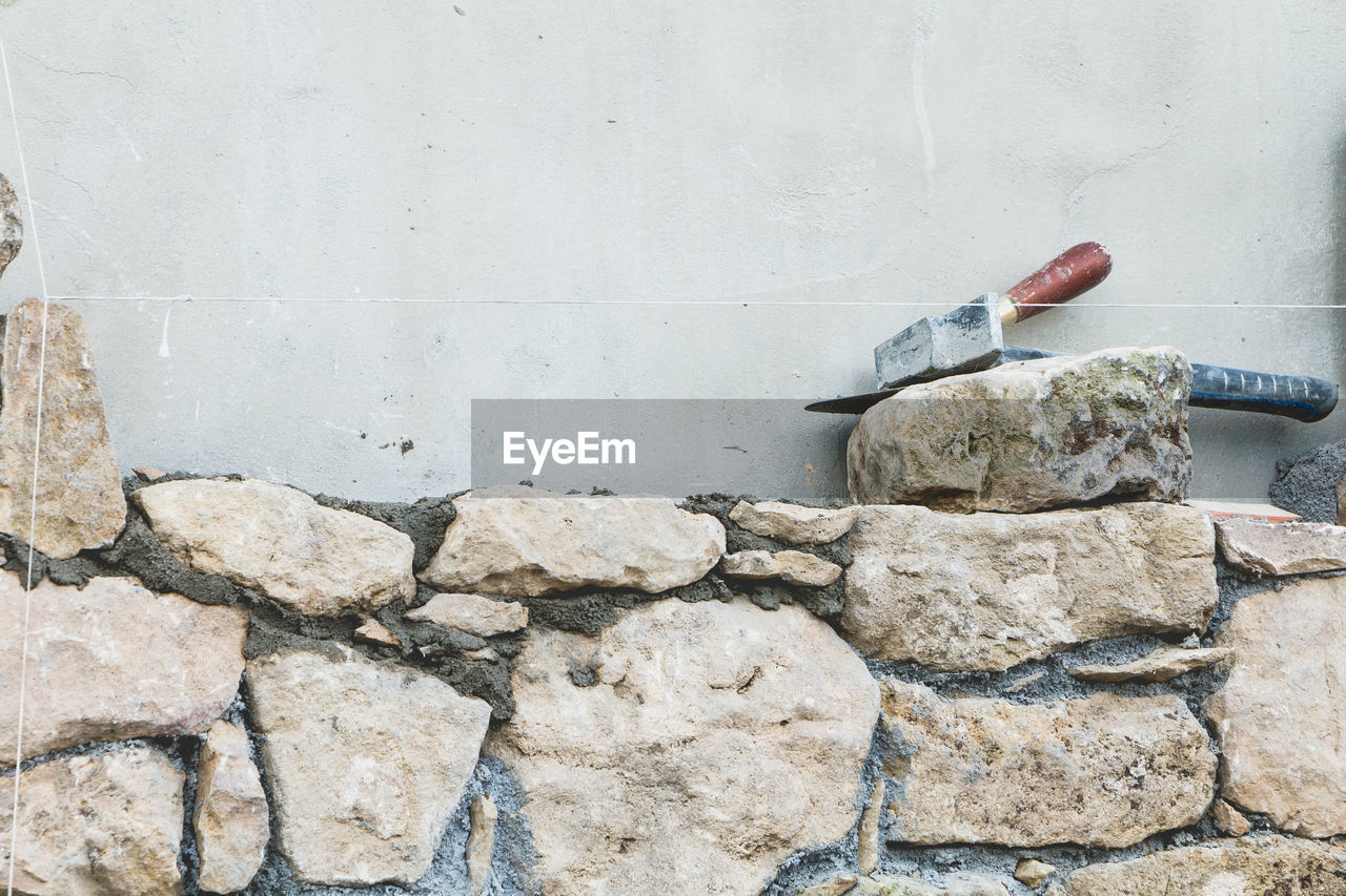 FULL FRAME SHOT OF STONE WALL WITH ROCKS