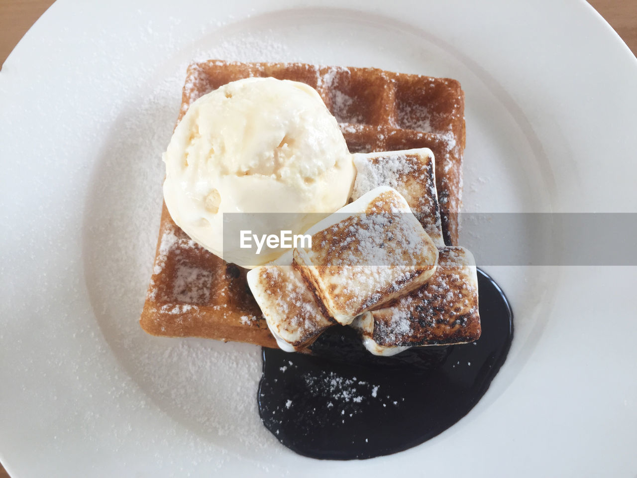 HIGH ANGLE VIEW OF DESSERT IN PLATE