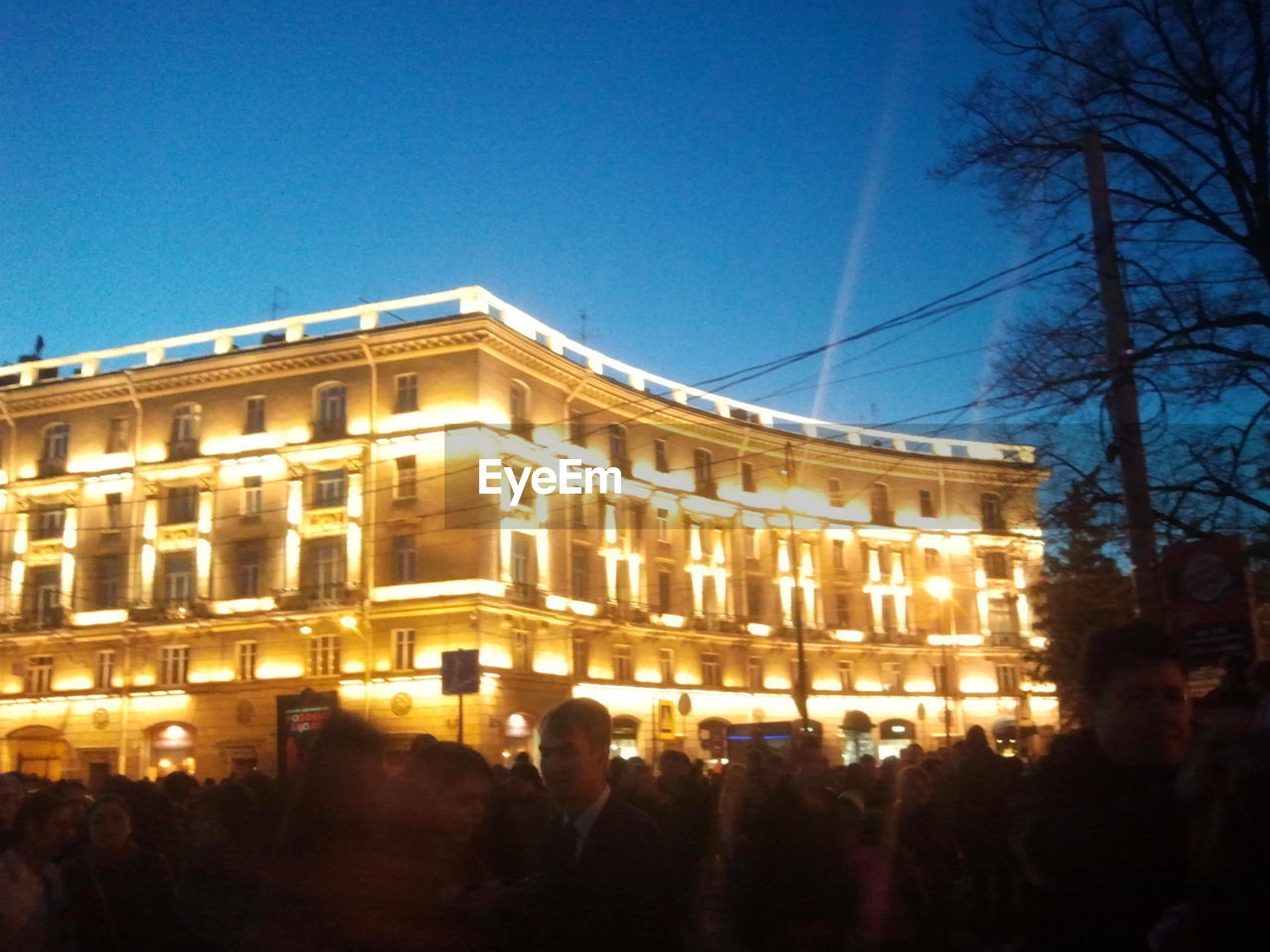 PEOPLE IN FRONT OF BUILDINGS