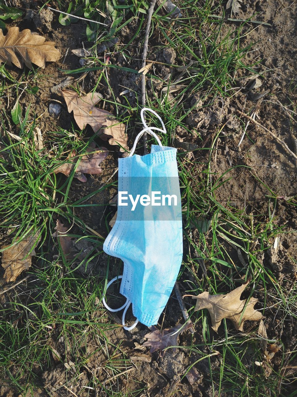 HIGH ANGLE VIEW OF PLASTIC HANGING ON FIELD