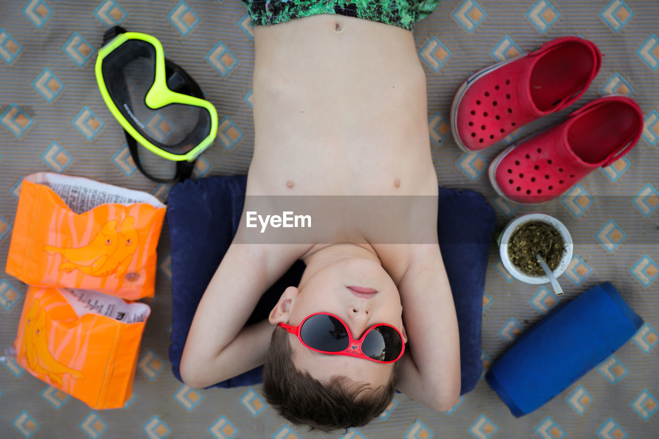 HIGH ANGLE VIEW OF BABY GIRL LYING ON TABLE