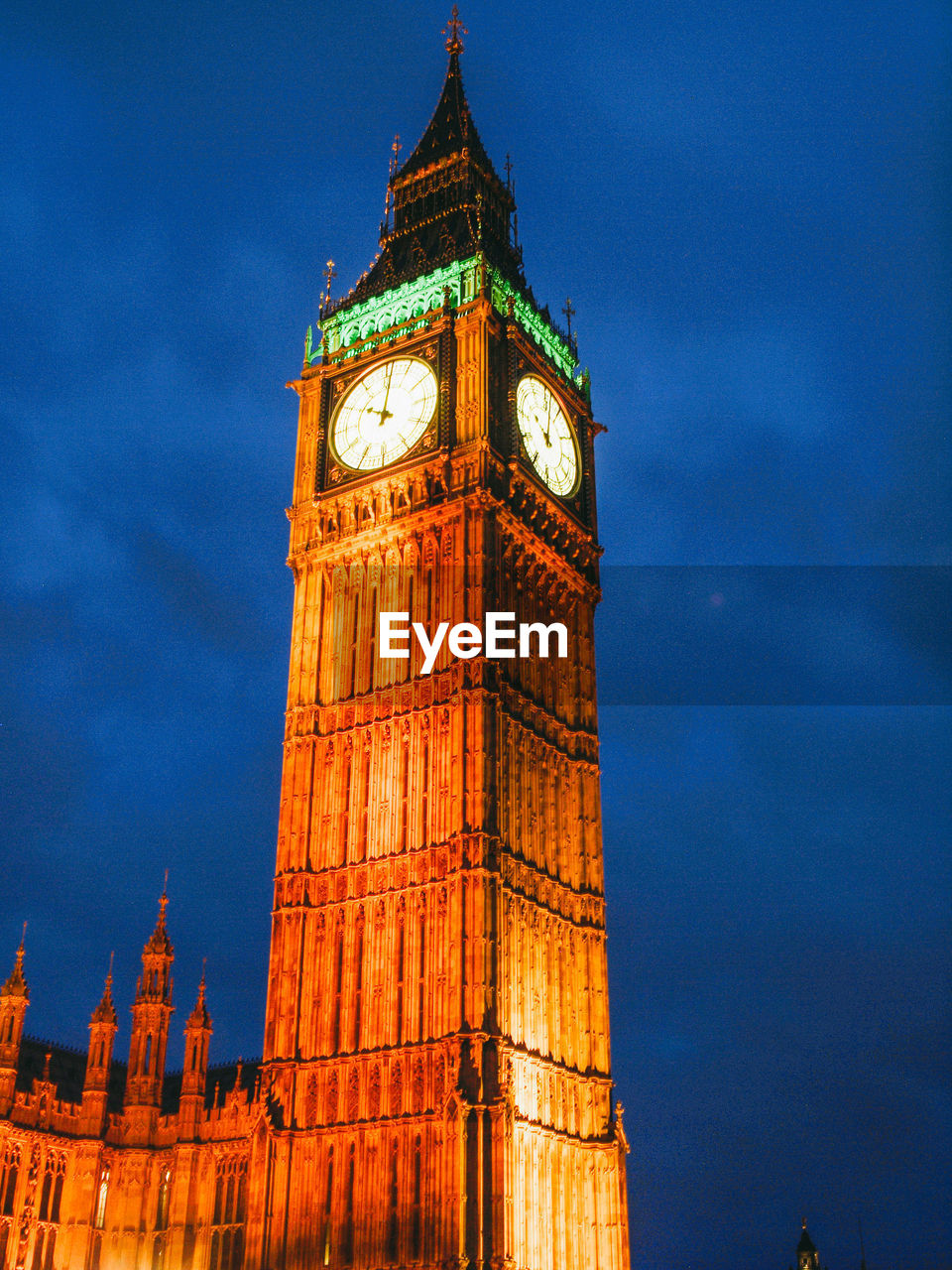 LOW ANGLE VIEW OF CLOCK TOWER AGAINST SKY