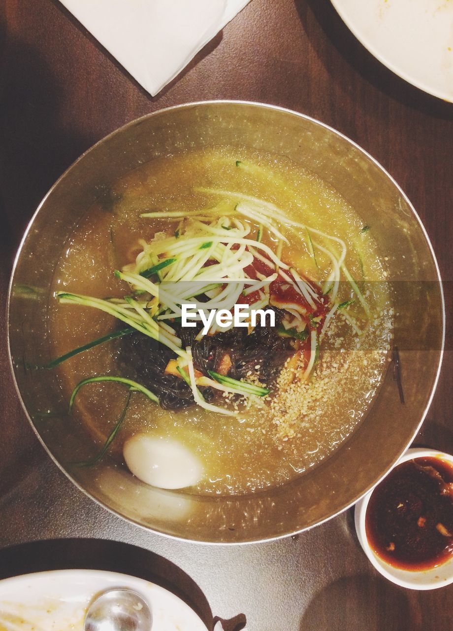 CLOSE-UP OF SERVED FOOD IN BOWL