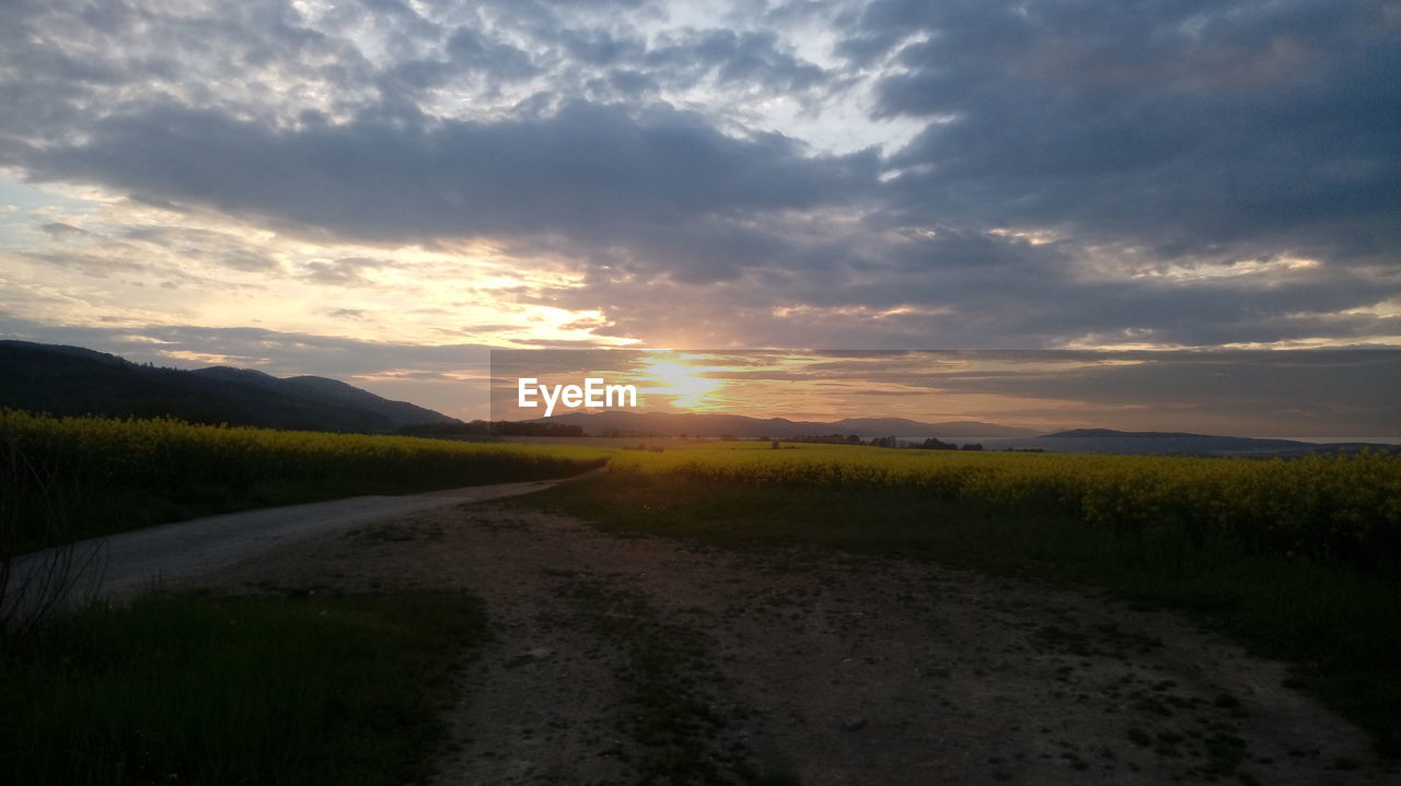 SCENIC VIEW OF LANDSCAPE AGAINST SKY DURING SUNSET