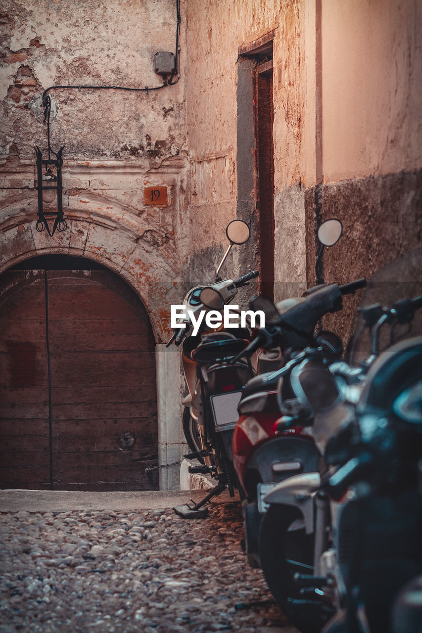 BICYCLE PARKED AGAINST WALL IN CITY