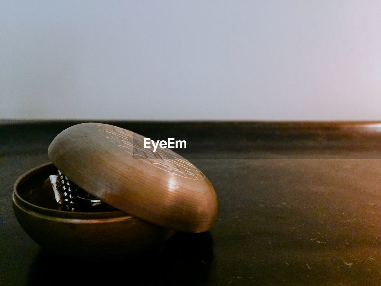 CLOSE-UP VIEW OF TABLE AND SPOON ON PLATE