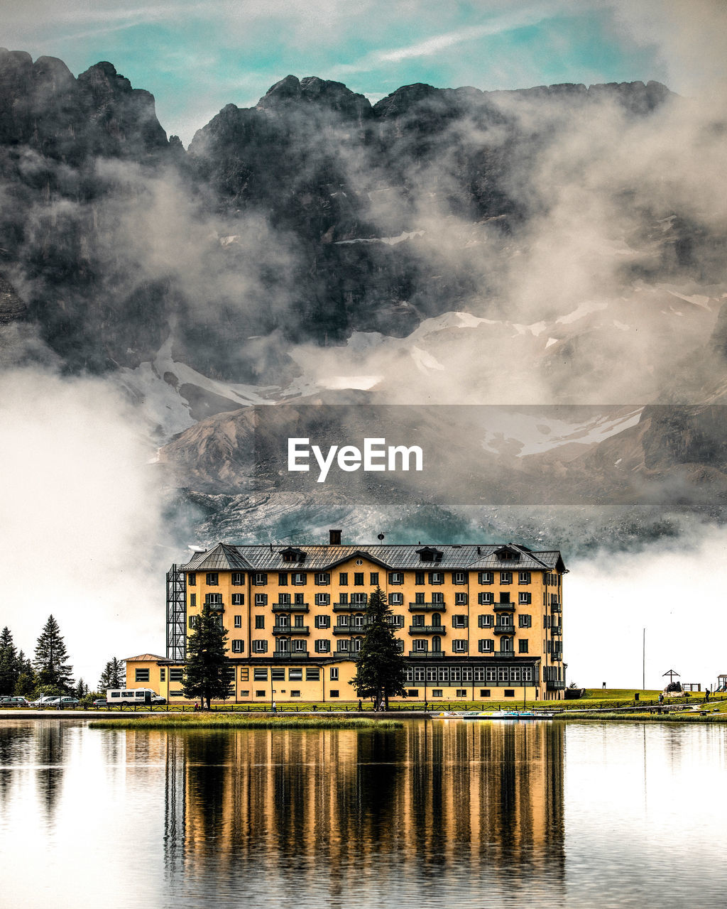 SCENIC VIEW OF LAKE AGAINST BUILDINGS IN CITY