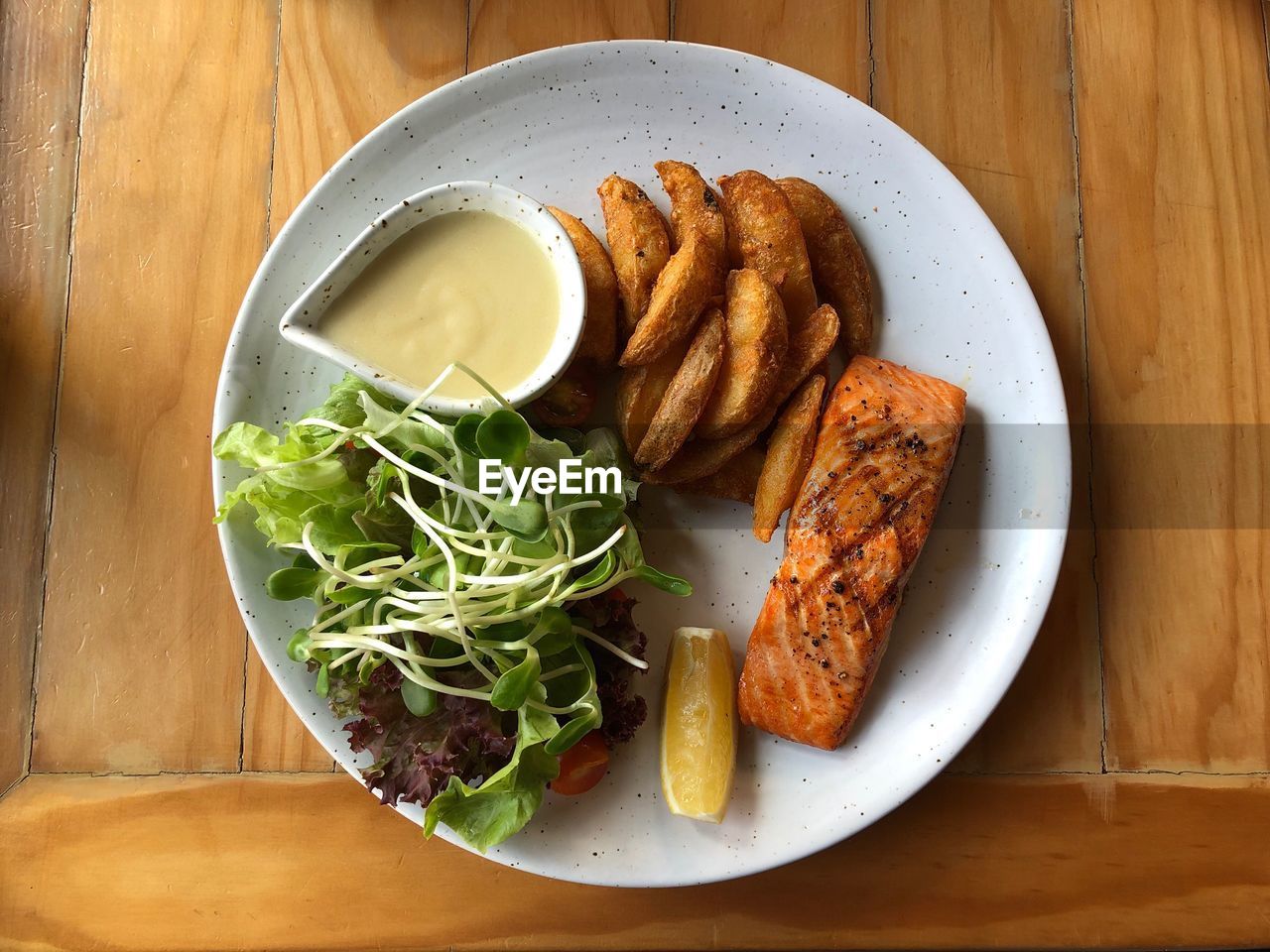 HIGH ANGLE VIEW OF FOOD SERVED ON TABLE