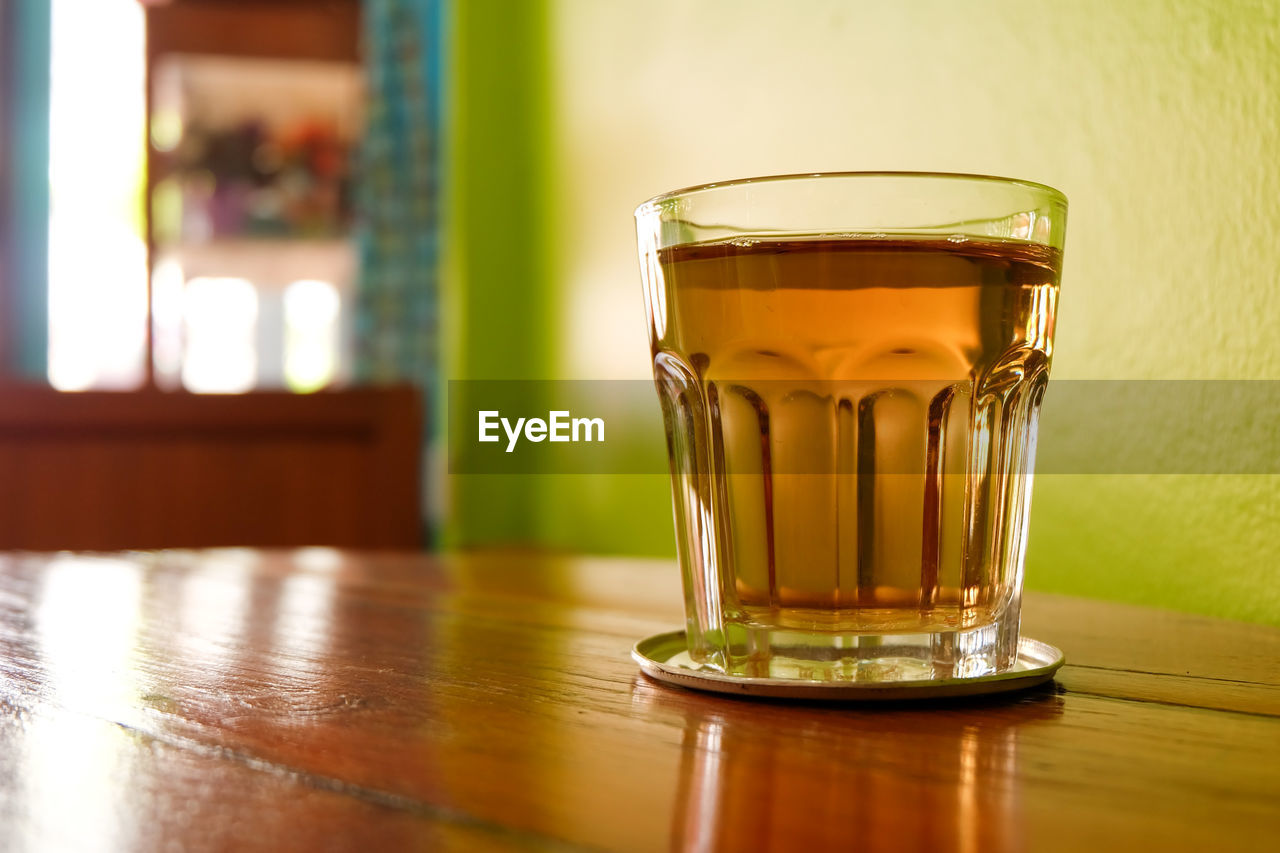 CLOSE-UP OF TEA ON TABLE