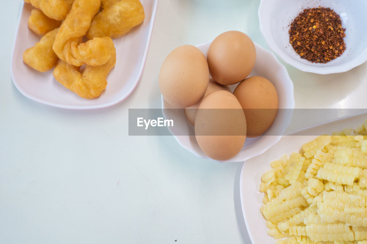 HIGH ANGLE VIEW OF BREAKFAST ON TABLE