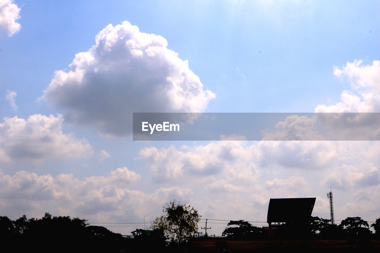 LOW ANGLE VIEW OF SKY AND CLOUDS IN BACKGROUND AGAINST CLOUDY DAY