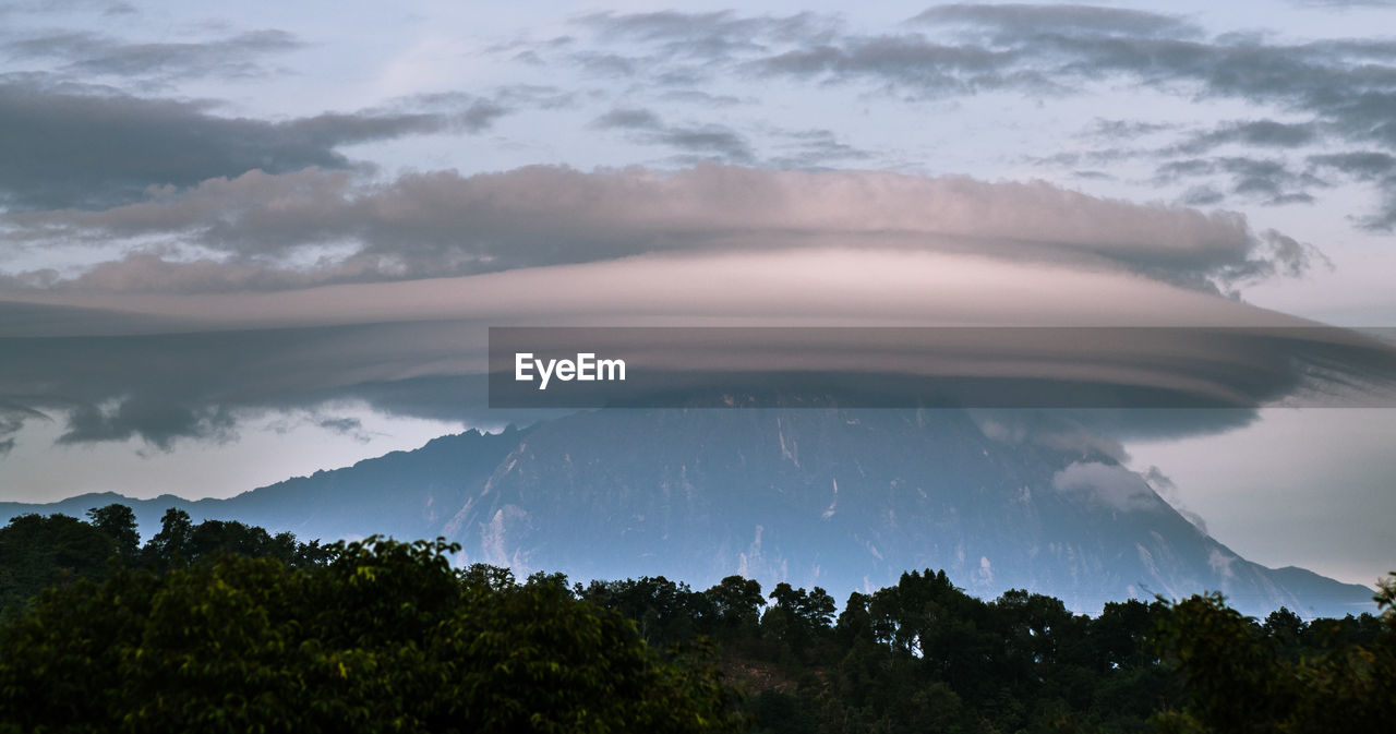 SCENIC VIEW OF MOUNTAIN RANGE AGAINST SKY