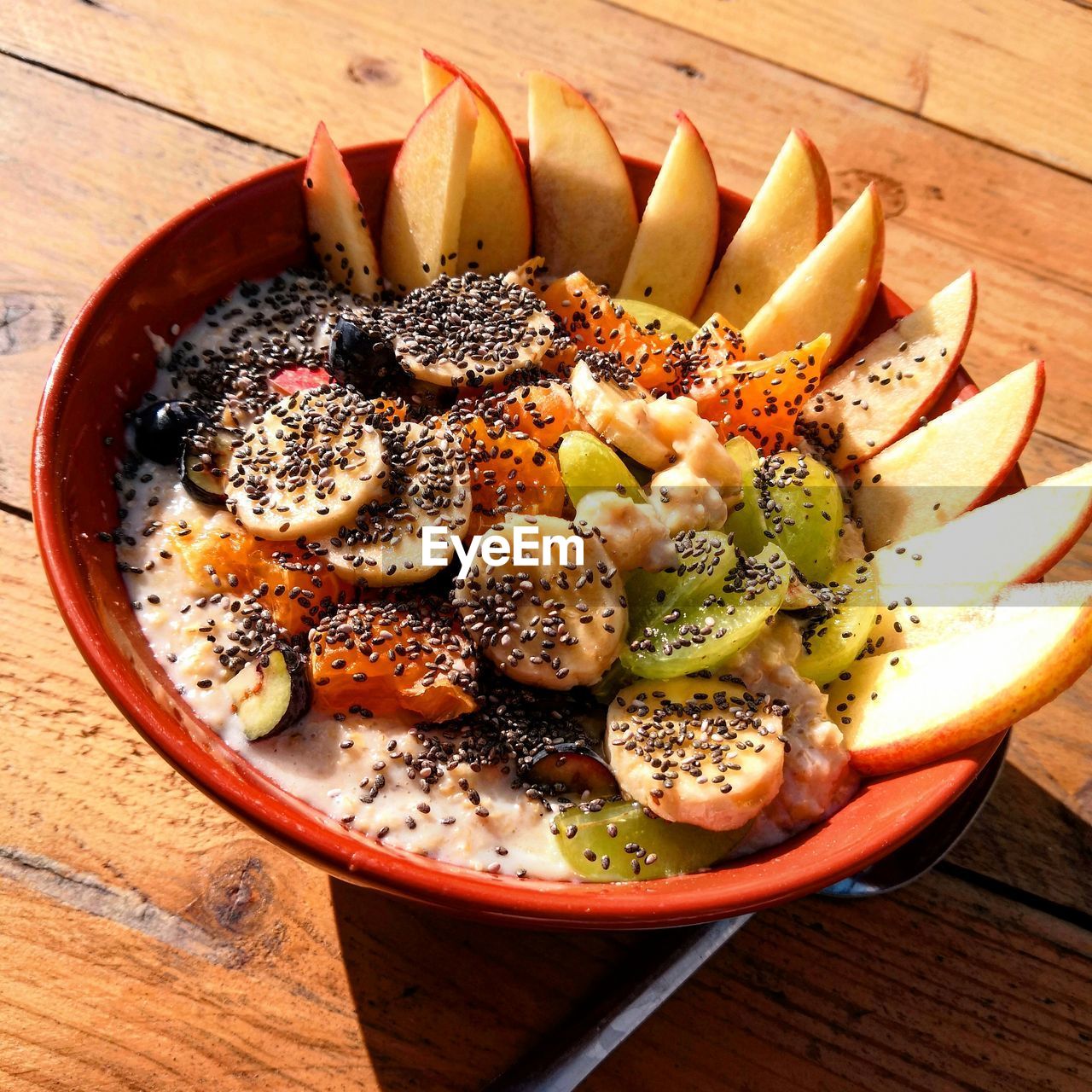 HIGH ANGLE VIEW OF MEAL SERVED IN BOWL