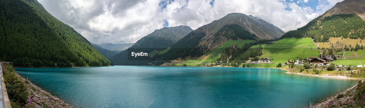 Panoramic view of lake and mountains against sky