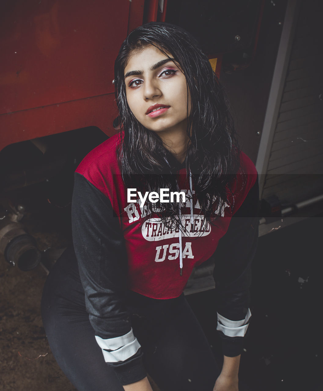 PORTRAIT OF BEAUTIFUL YOUNG WOMAN