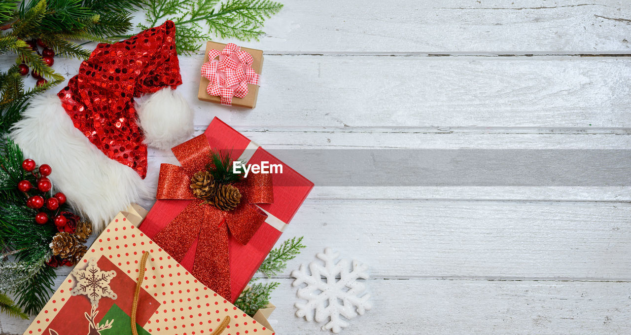 CLOSE-UP OF CHRISTMAS DECORATION ON PLANT AT TABLE