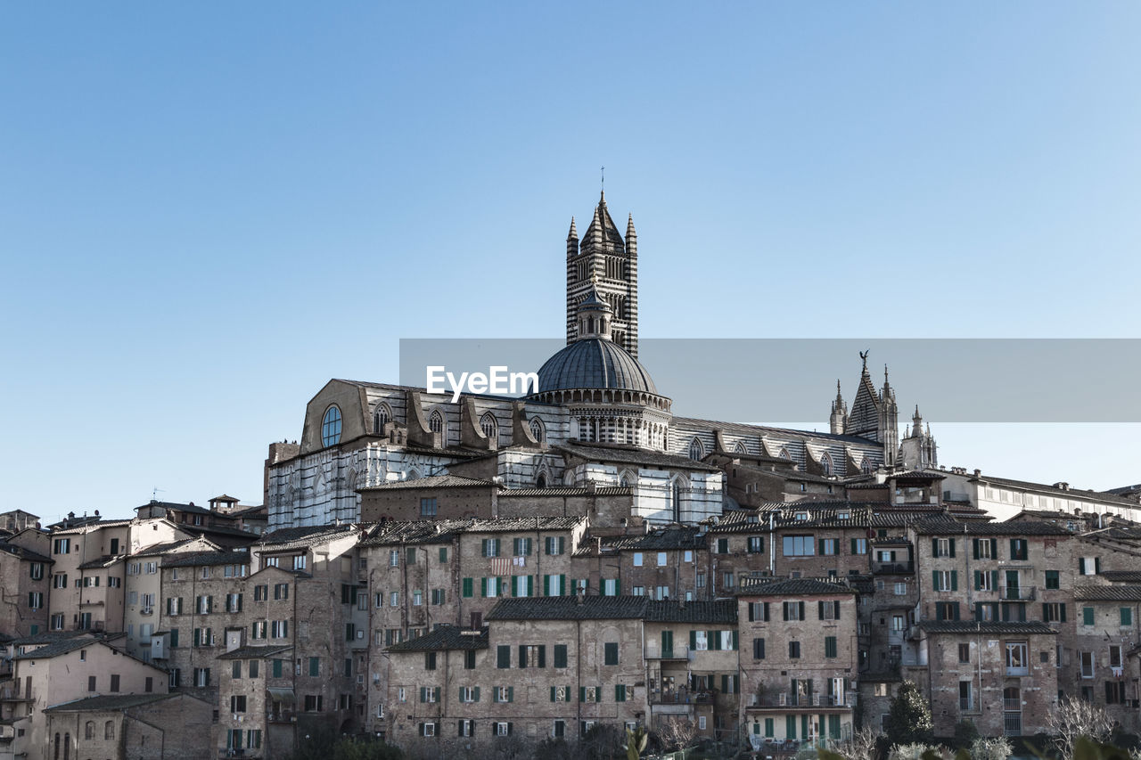 LOW ANGLE VIEW OF BUILDINGS AGAINST SKY