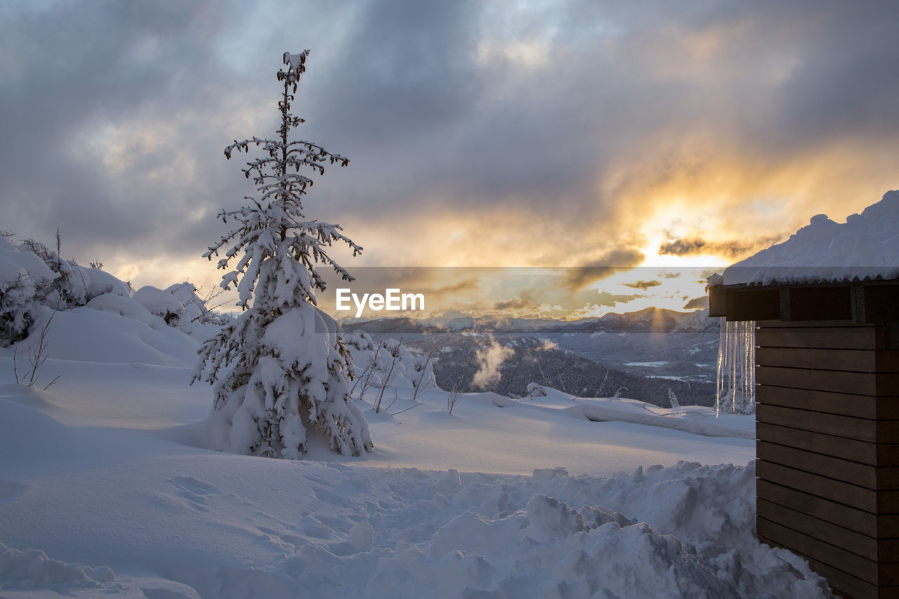 SNOW COVERED MOUNTAINS AGAINST SKY DURING WINTER