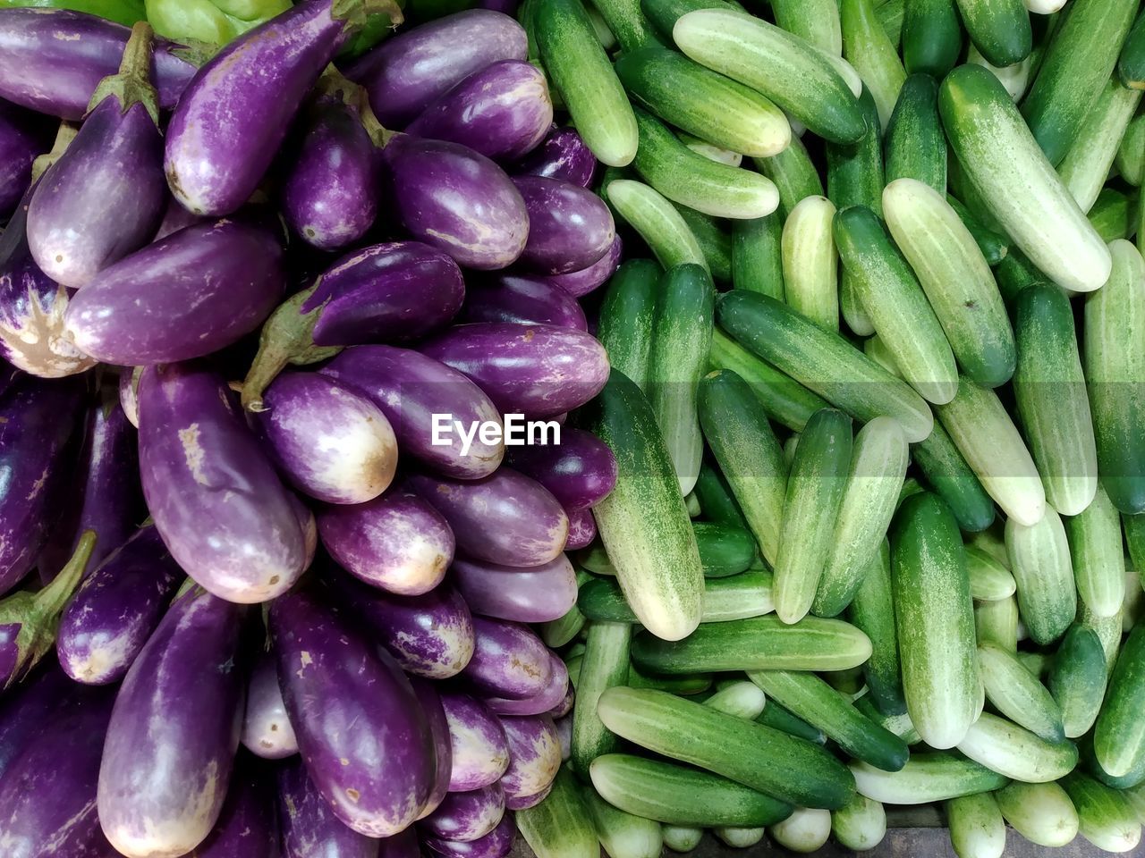 FULL FRAME SHOT OF CHILI PEPPERS