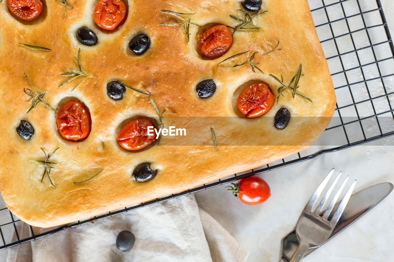 Baked pie with tomatoes and olives