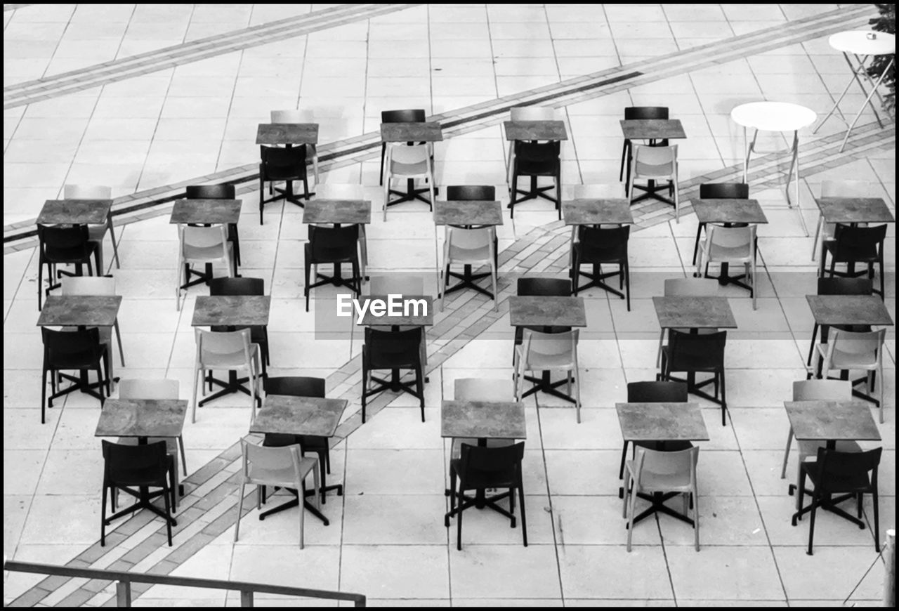 GROUP OF PEOPLE IN ROW ON TABLE