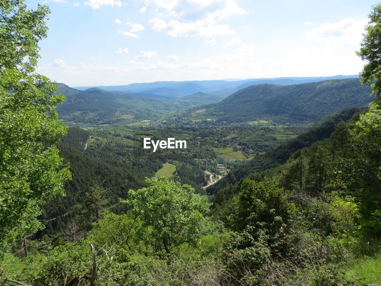 SCENIC VIEW OF LANDSCAPE AND MOUNTAINS AGAINST SKY