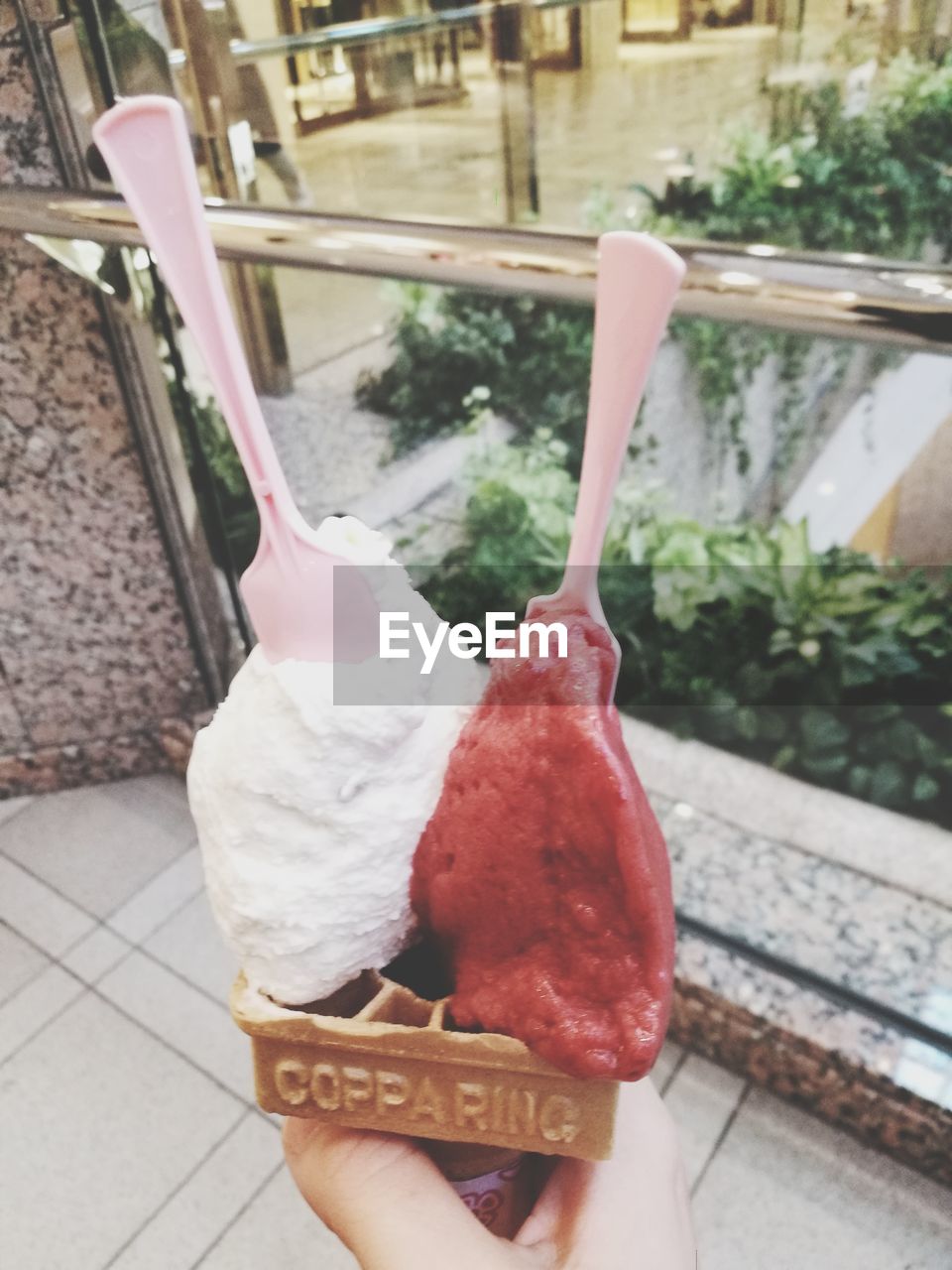 CLOSE-UP OF ICE CREAM CONE ON GLASS