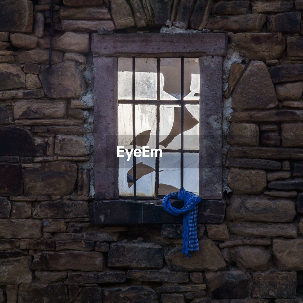 LOW ANGLE VIEW OF WINDOW ON BUILDING