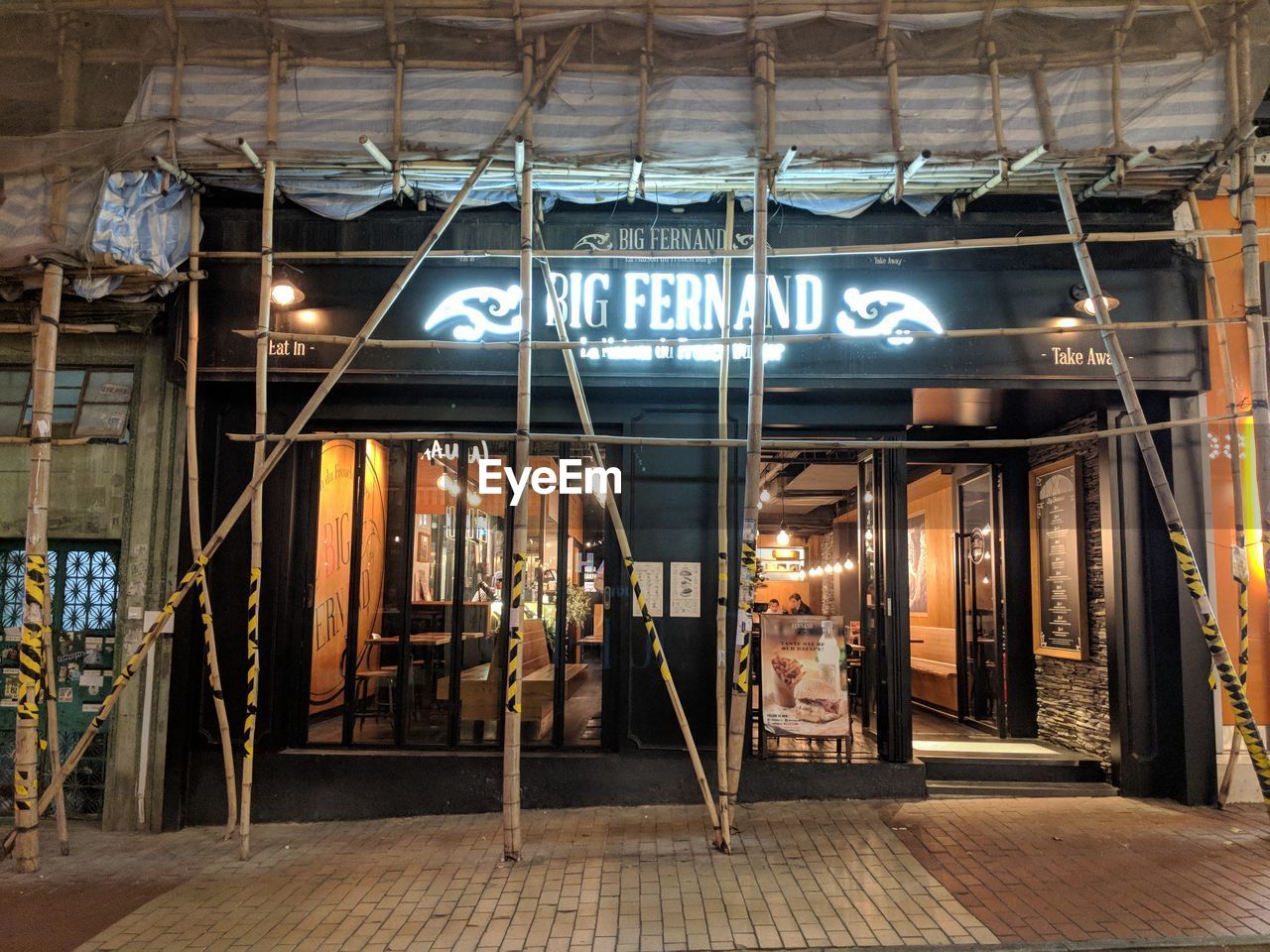 TEXT ON ILLUMINATED STORE