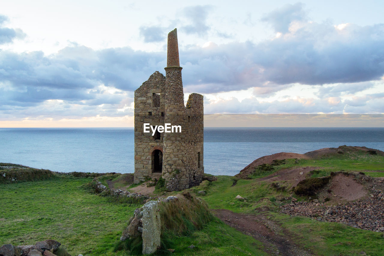 Historic building by sea against sky